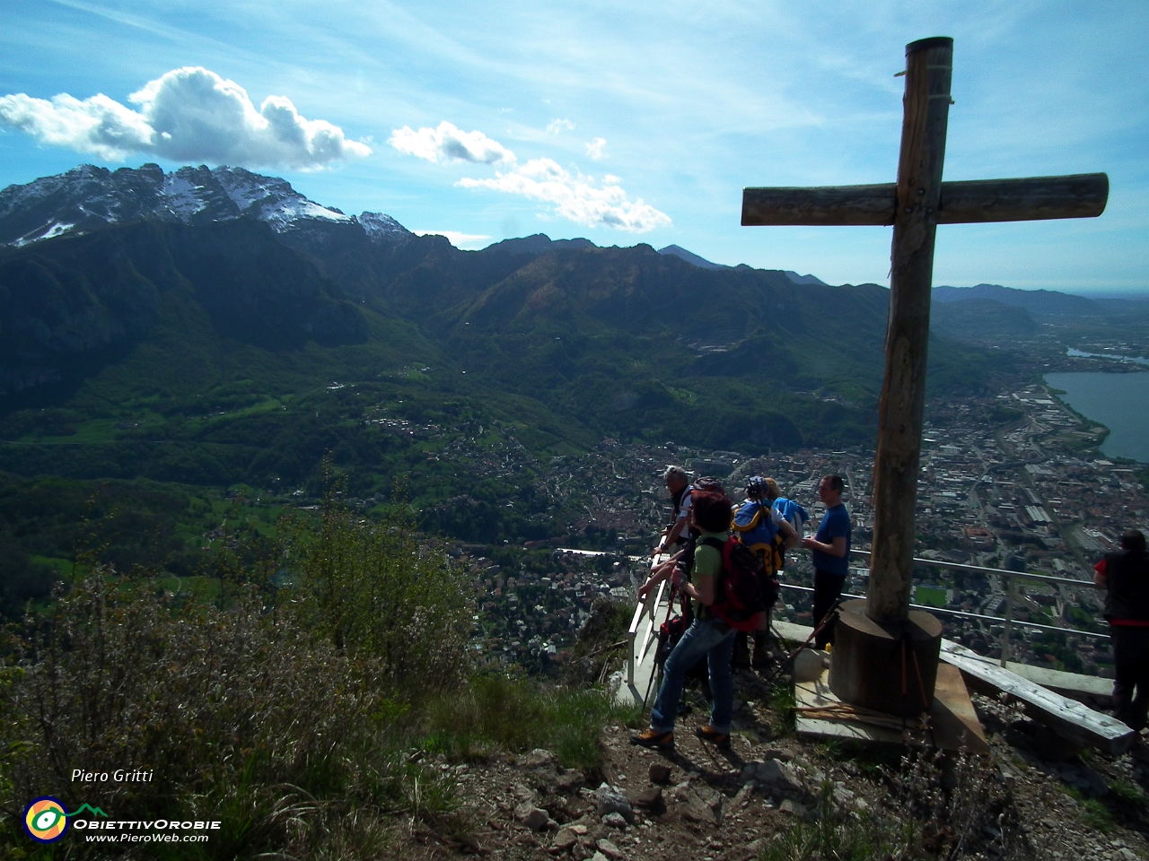 35 Monte San Martino (1080 m.) e Resegone...JPG